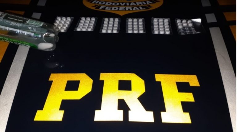 Caminhoneiro é flagrado com 49 comprimidos de rebite pela PRF