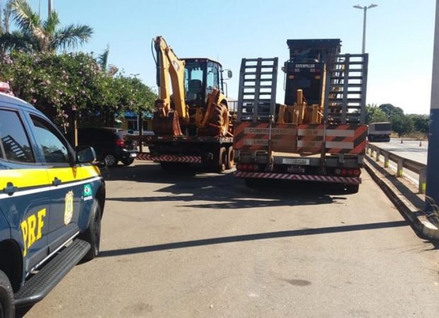 Caminhoneiros são presos em Goiás com máquinas pesadas roubadas em São Paulo