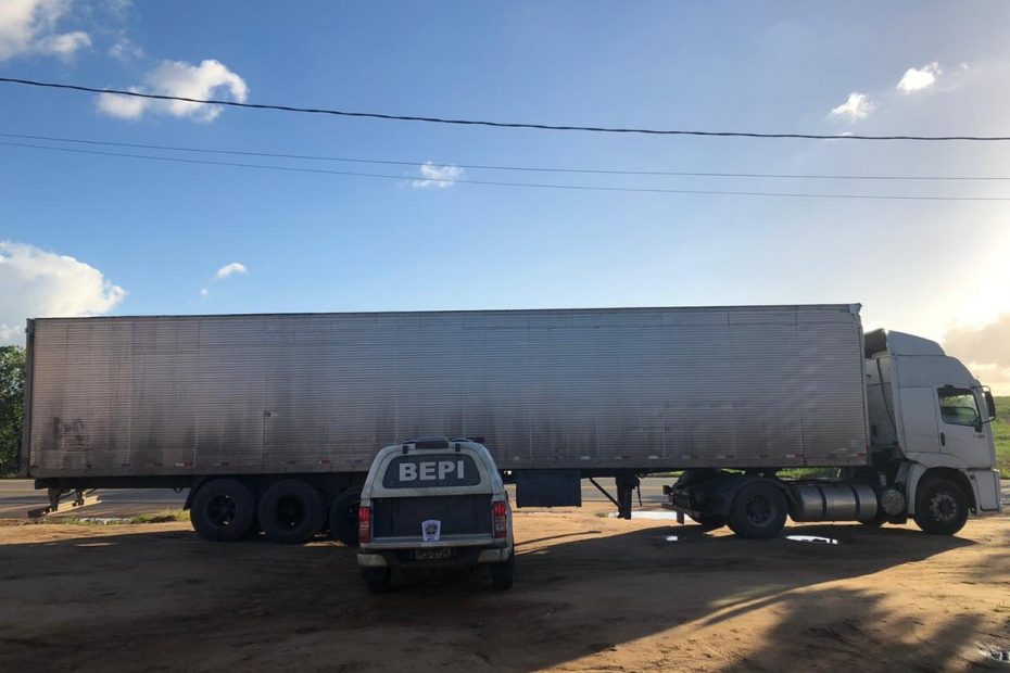 Homens renderam motorista e roubaram caminhão com carga de R$ 800 mil em eletrodomésticos