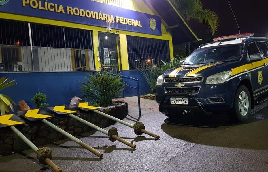 Caminhoneiro que furtava placas em estrada é preso em Carlos Barbosa
