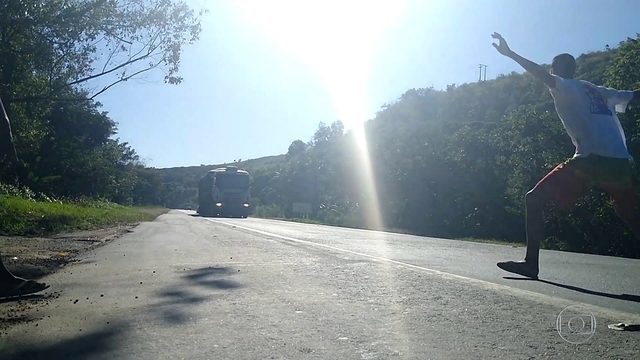 PRF lança campanha para aumentar denúncias de "brincadeira" que coloca em risco caminhoneiros