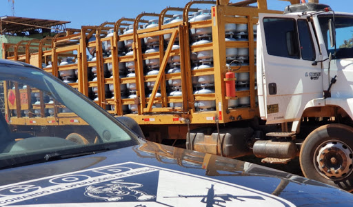 Após roubo de caminhão, carga de 560 botijões de gás é recuperada no DF