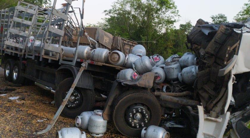 Motorista de caminhão carregado de gás morre em acidente na divisa de Chapecó com RS